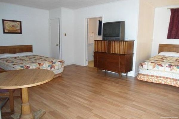 FLOWER FIELD INN AND COTTAGES (Stroudsburg)